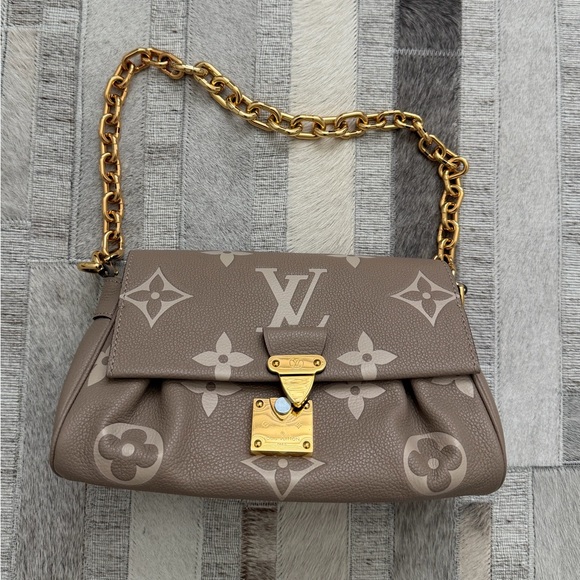 Handbags - L. Light brown purse